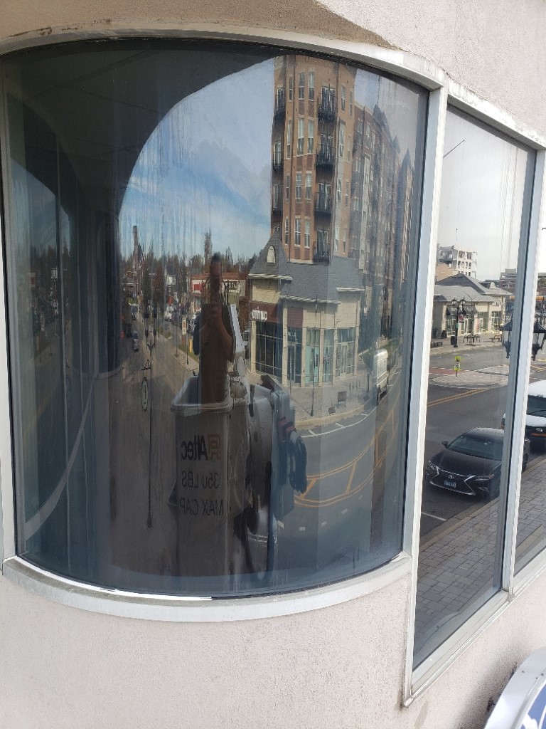 How to remove window graphics in Chicago IL